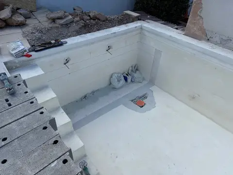 Piscine en cours de rénovation